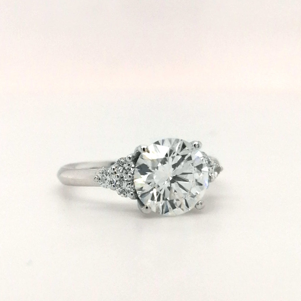 Elegantiškas Auksinis Žiedas 2.26 ct | Auginti Deimantai