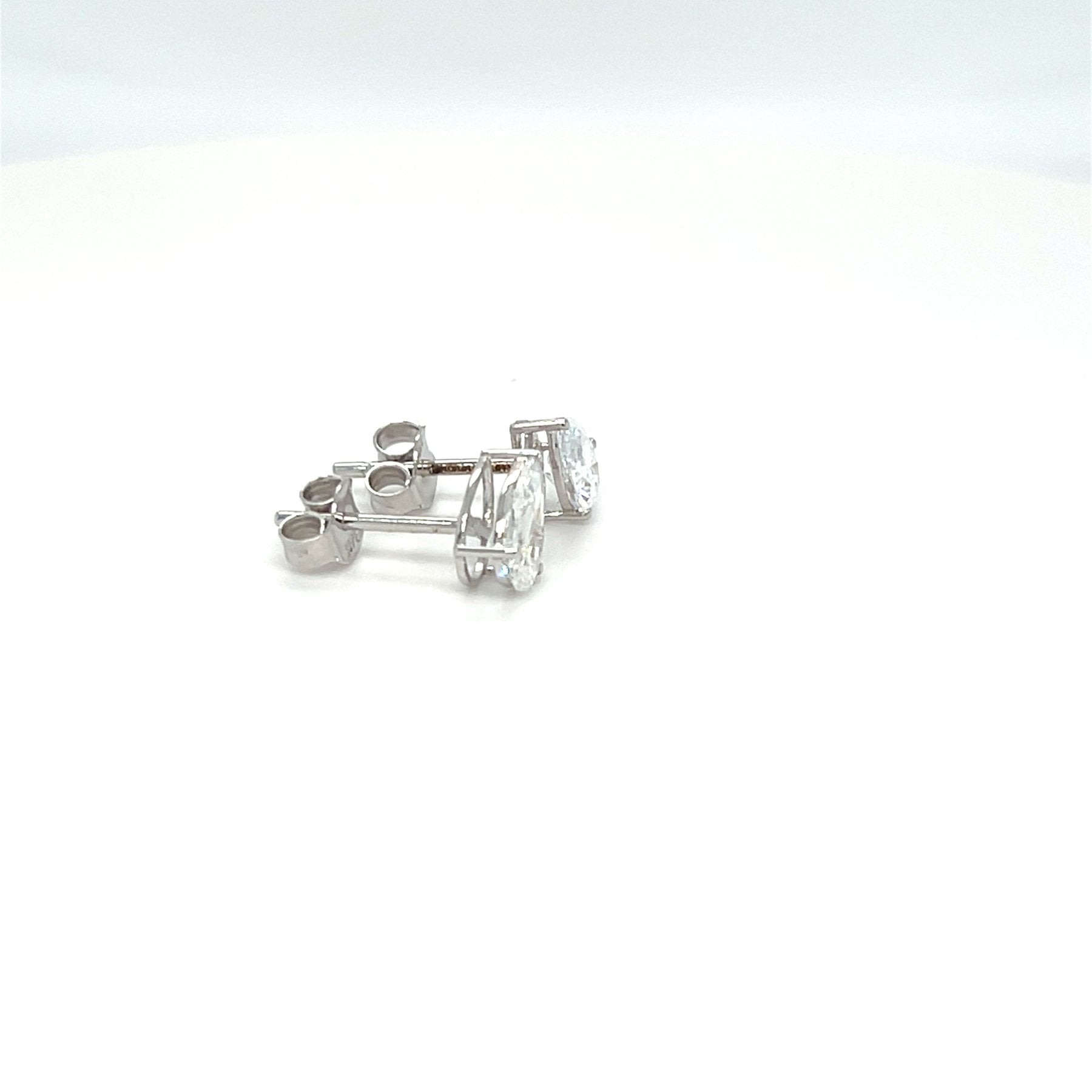 Elegantiški auskarai balto aukso 1.02 ct kriaušės formos | Laboratoriniai Deimantai