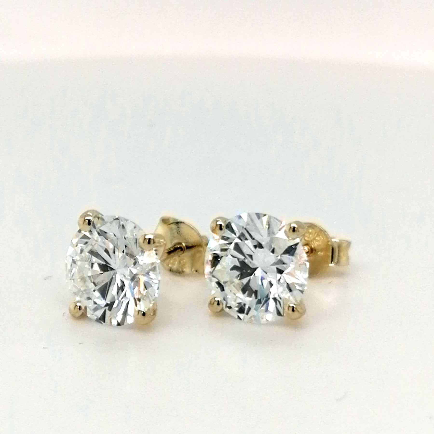Prabangūs auskarai geltono aukso 2.00 ct apvalios formos | Laboratoriniai Deimantai