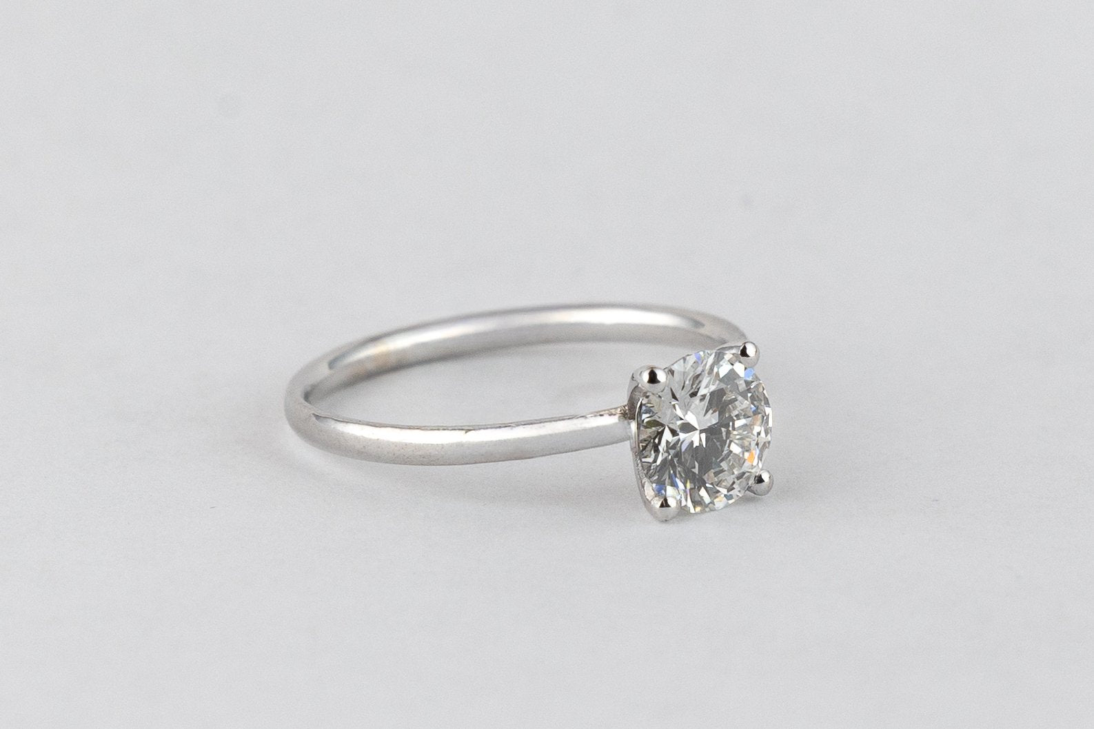Minimalistinis Auksinis Žiedas 1.24 ct | Laboratorinis Deimantas