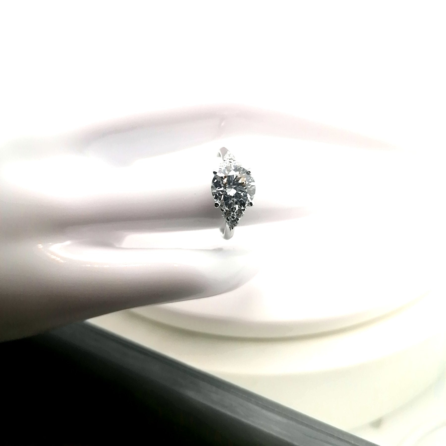 Elegantiškas Auksinis Žiedas 2.26 ct | Auginti Deimantai