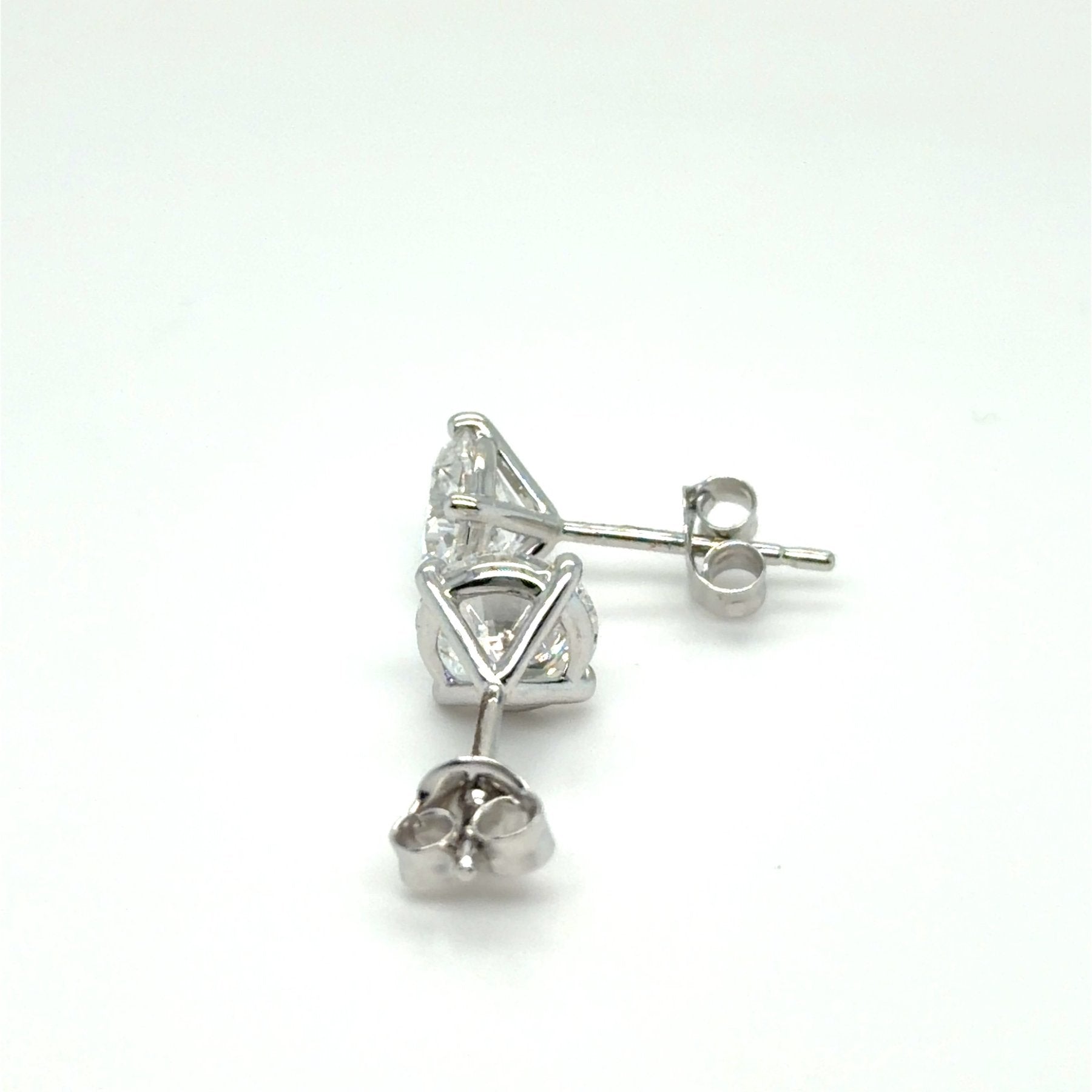 Prabangūs auskarai balto aukso 2.14 ct apvalios formos | Laboratoriniai Deimantai