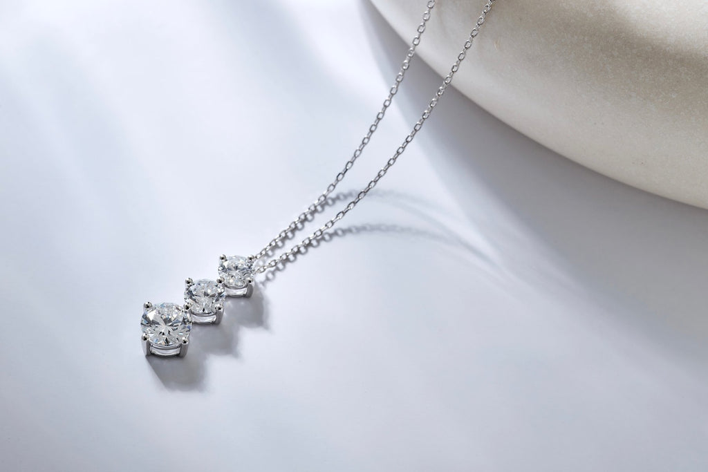 Prabangus Auksinis Pakabukas 3.19 ct | Auginti Deimantai