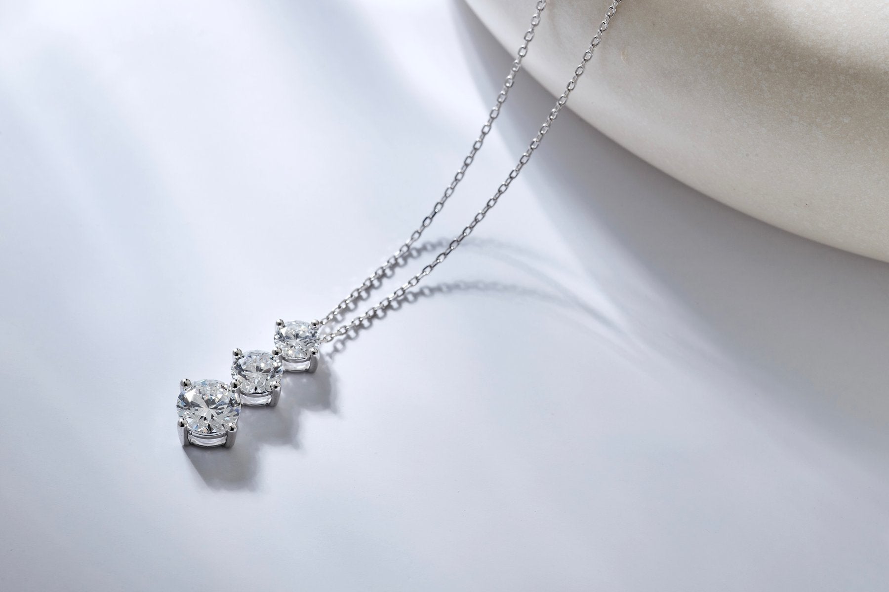 Prabangus Auksinis Pakabukas 3.19 ct | Auginti Deimantai