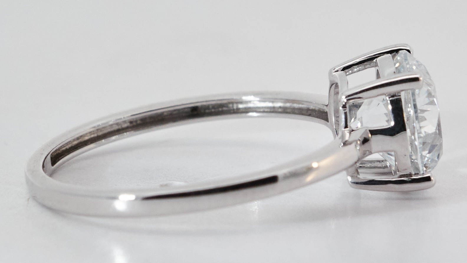 Prabangus žiedas balto aukso 2.03 ct apvalios formos | Laboratorinis Deimantas