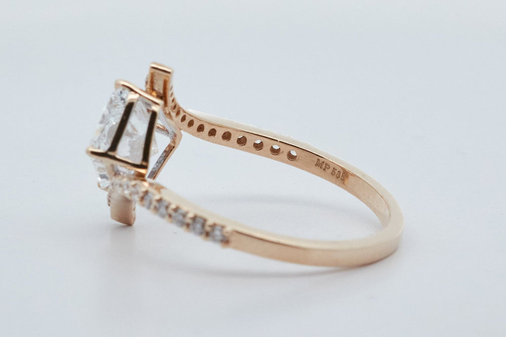 Išskirtinis Žiedas Emeraldo Formos 2.09 ct | Auksas