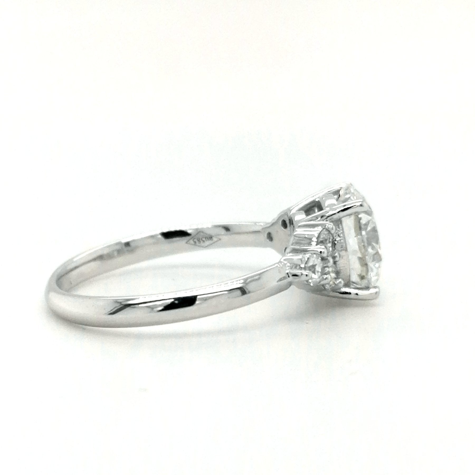 Elegantiškas Auksinis Žiedas 2.26 ct | Auginti Deimantai